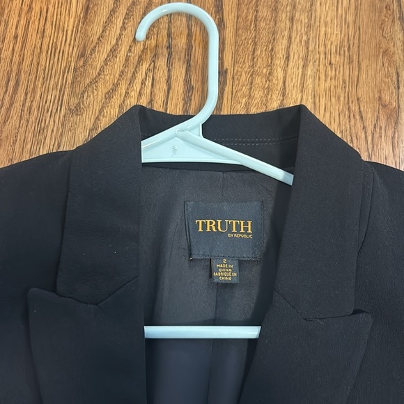 Truth by Republic Cropped Blazer - Picture 5 of 10